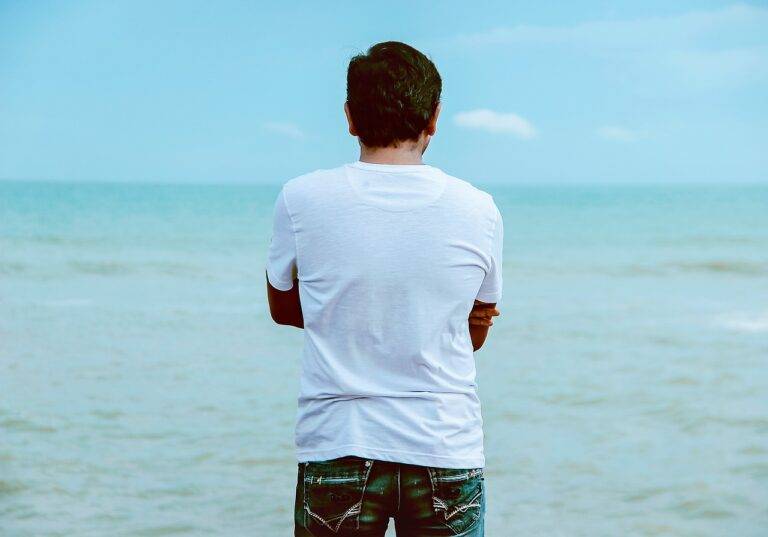 Sustainable Fashion on a Budget: Tips for Thrift Shopping and Upcycling